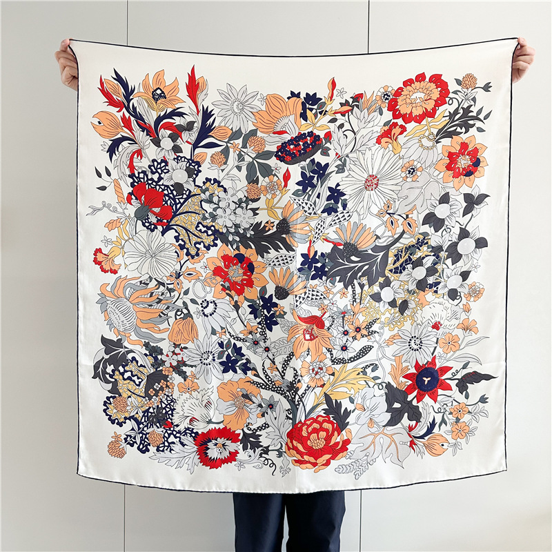 Travel Accessories Luxury Brands - Foulard en soie 110 cm de