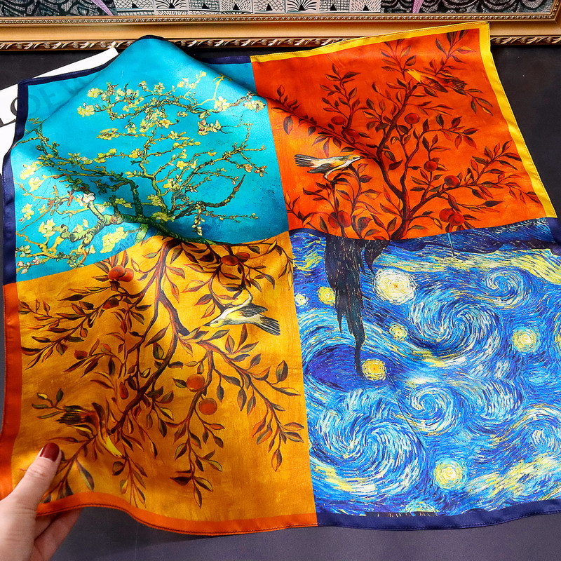 Travel Accessories Luxury Brands - Foulard en Soie de Luxe pour