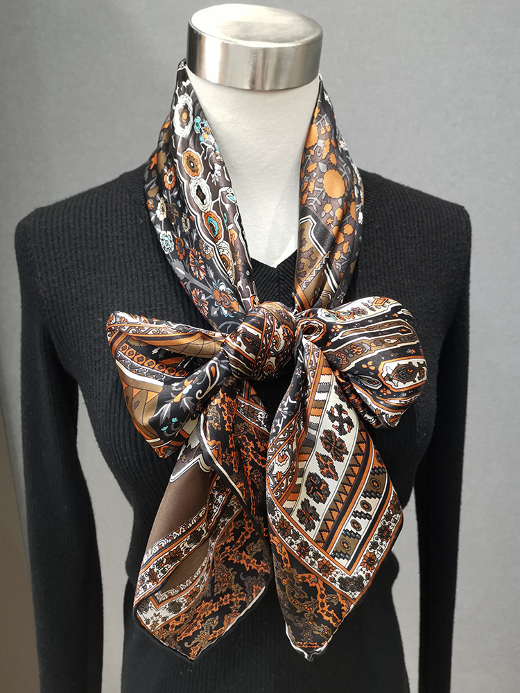 Foulard en soie 110 cm de marq - Travel Accessories Luxury Brands avis et prix