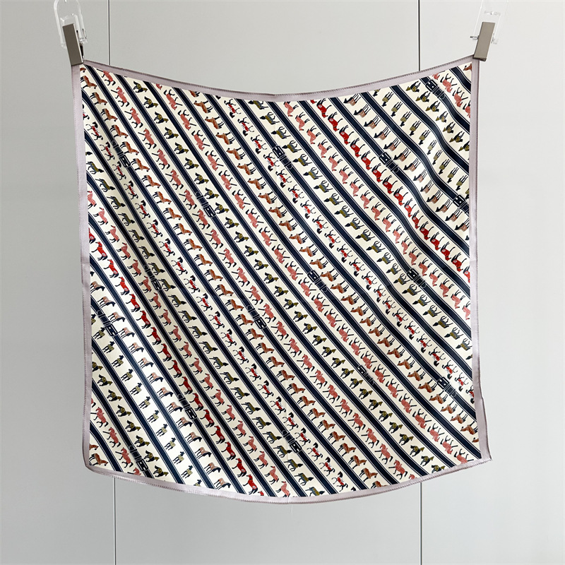 Foulards en Soie de Mûrier 65C - Travel Accessories Luxury Brands avis et prix