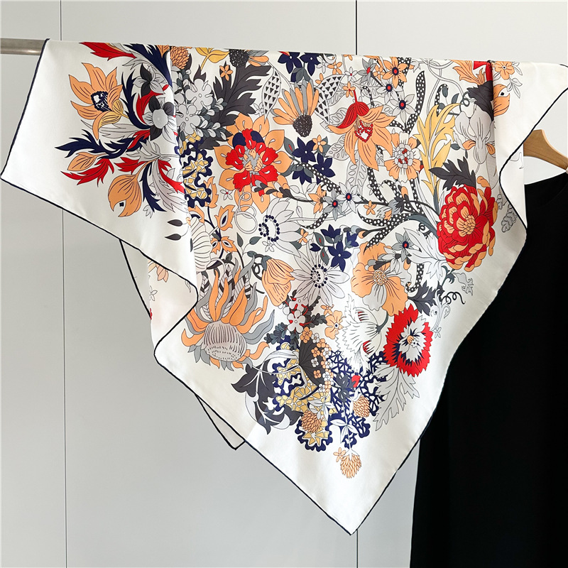 Foulard en soie 110 cm de luxe - Travel Accessories Luxury Brands avis et prix