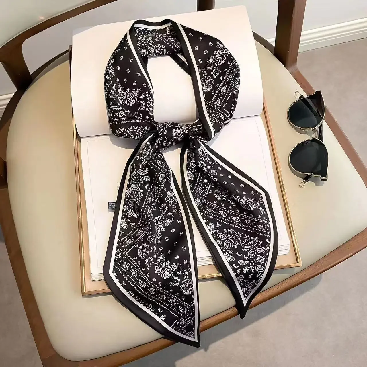 Écharpe fine imprimée à carrea - Travel Accessories Luxury Brands avis et prix