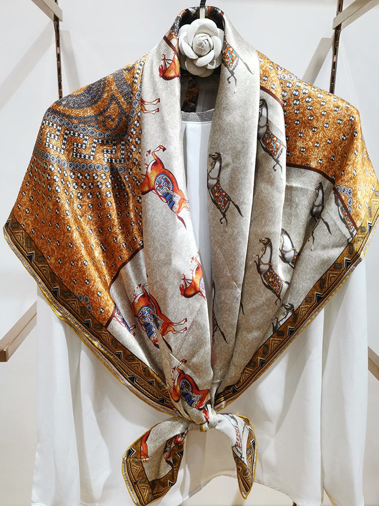 Foulard en Soie Douce 110CM de - Travel Accessories Luxury Brands avis et prix