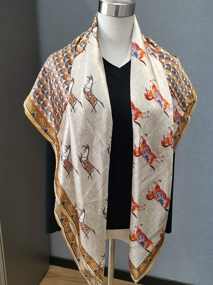 Foulard en Soie Douce 110CM de - Travel Accessories Luxury Brands avis et prix