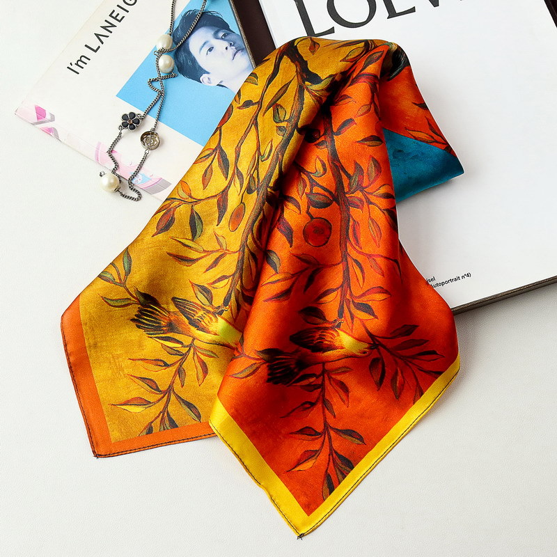 Foulard en Soie de Luxe pour F - Travel Accessories Luxury Brands avis et prix